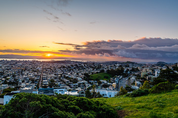 Obraz premium Dawn from Tank Hill in San Francisco