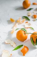 Clementines with their leaves and skin