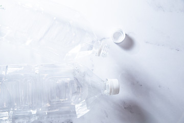 ペットボトル、水、ミネラルウォーター、分別、白背景