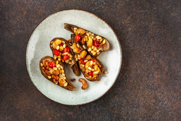 Sweet baked pears with honey, cashew, dried cherry.