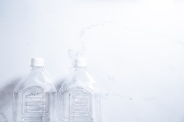 ペットボトル、水、ミネラルウォーター、分別、白背景