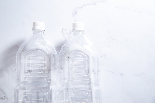 ペットボトル、水、ミネラルウォーター、分別、白背景