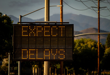 Electrionic traffic sign stating Expect Delays withtraffic