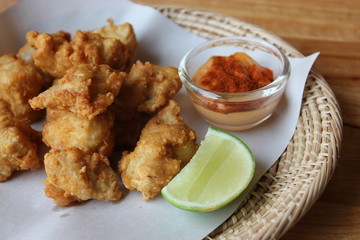 Fried Chicken and Lemon Spicy Sauce
