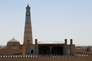 Obraz premium Islam Khoja Minaret, Itchan Kala (old or inner town). Khiva town, Uzbekistan.