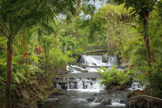 Sources d'eau chaude d'Arenal au Costa Rica
