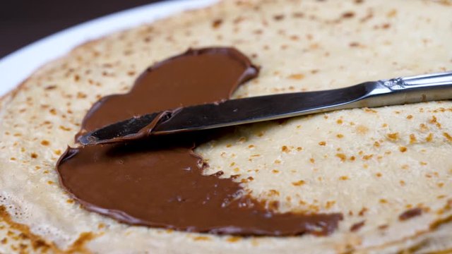 crepe with chocolate- turning slow motion