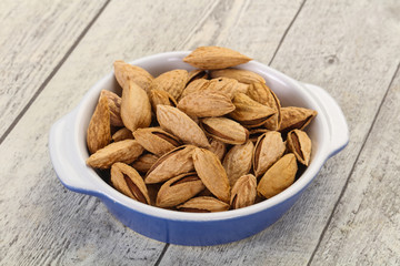 Unpeeled Almonds nuts