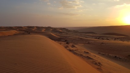 Fototapeta na wymiar Wüstenweitblick in der Abendsonne