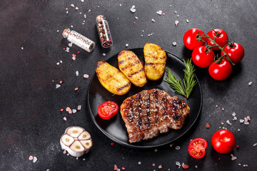 Ribeye steak with potatoes, onions and cherry tomatoes