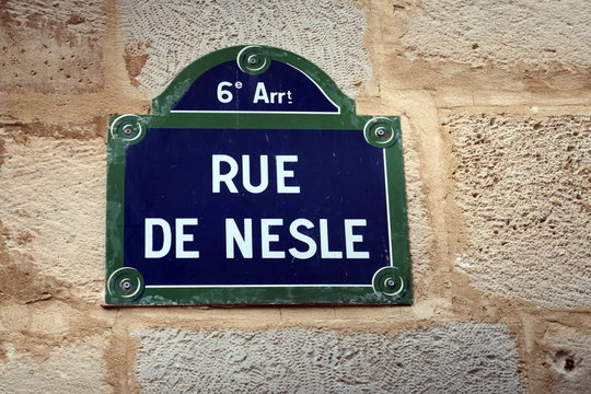 Plaque de nom de rue.  Rue de Nesle. Paris. France.