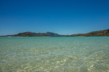 glasklares Wasser am Strand