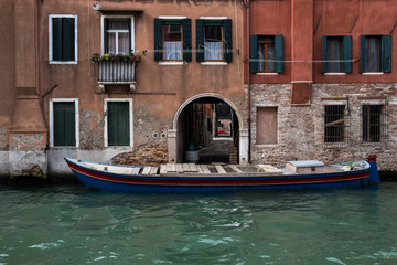 Fototapeta na wymiar Empty streets and canals of Venice. No tourists, coronavirus threat. Italy