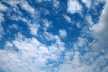 Fototapeta premium cloudy sky and billowing clouds
