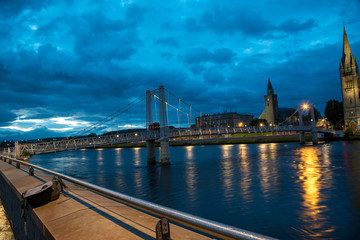 Fototapeta premium Inverness bei Nacht