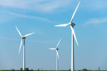 Fototapeta premium Deutschland, Ostfriesland Windenergieanlagen bei Emden.