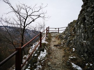 Ruine Gösting Graz mit Jungfernsprung und Cholerakapelle