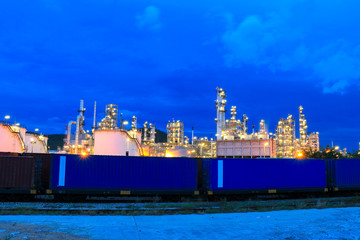 Naklejka premium The oil refinery industry, petroleum, petrochemical plants full of technology. And the blue background, orange lights