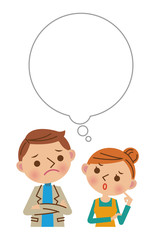 何かを思い浮かべて悩む若い夫婦