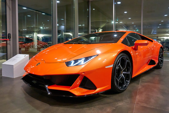 Supercar Lamborghini Huracan EVO Spyder