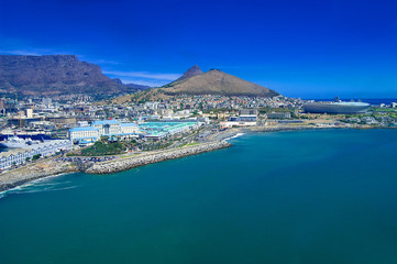 Obraz premium Cape Town and Table Mountain aerial view