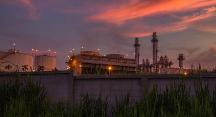 Gas turbine electrical power plant with twilight