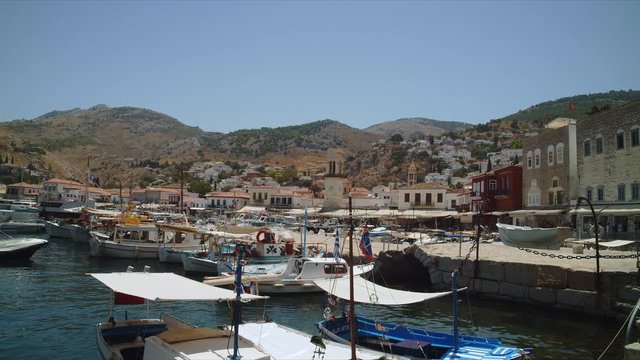 Atenas verano 2019, vistas de la ciudad y vida de sus habitantes, vida en las isla de Hidra, barcos y calles