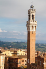 Obraz premium panoramic view of piazza del campo and the ancient tower