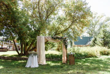 wedding arch under a tree in the Park