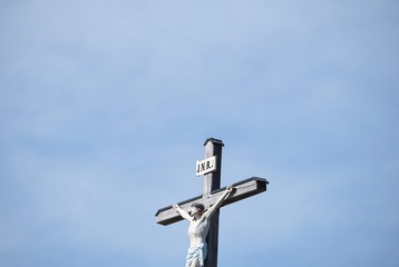 Kruzifix in der Frühlingssonne