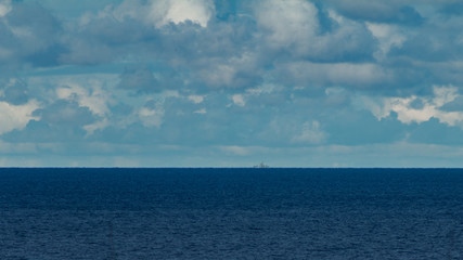 W oddali na horyzoncie  © spacer.z.aparatem 