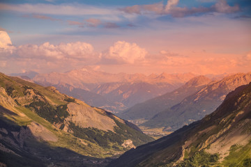 Levé de soleil sur les Alpes