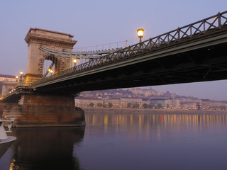 Naklejka premium Ponte delle catene all'alba, Budapest