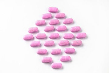 Obraz na płótnie Canvas medicine tablets arranged on white background