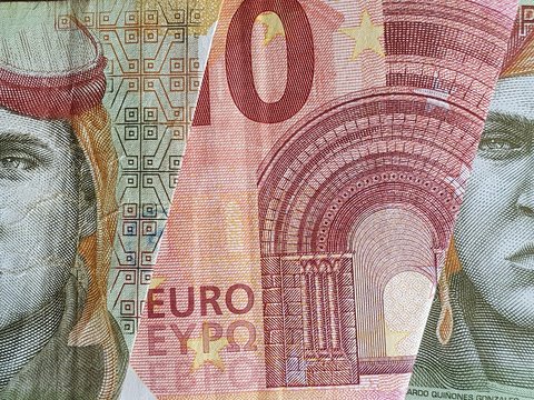 exchange rate of european and peruvian money