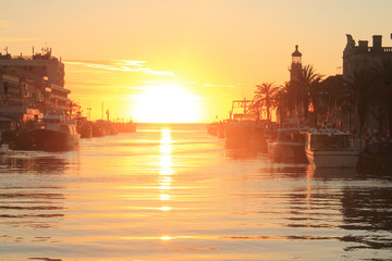 Amazing sunset in Le Grau du Roi, a seaside resort on the coast of occitanie region in France © Picturereflex