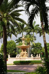 Fototapeta premium Touring around Key West buildings on a summer day 