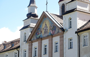 Fototapeta na wymiar Wallfahrtskirche Maria Weissenstein bei Deutschnofen im Eggental