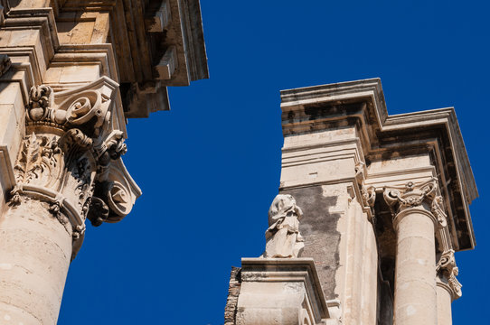 Catania, capitelli barocchi