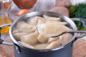 Boiling dumplings in the pan