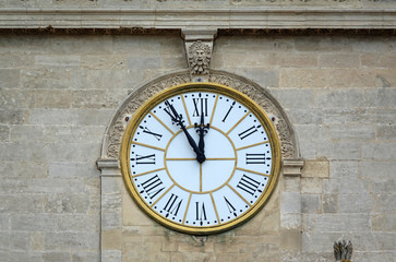Uhr am Rathaus in Arles, Provence