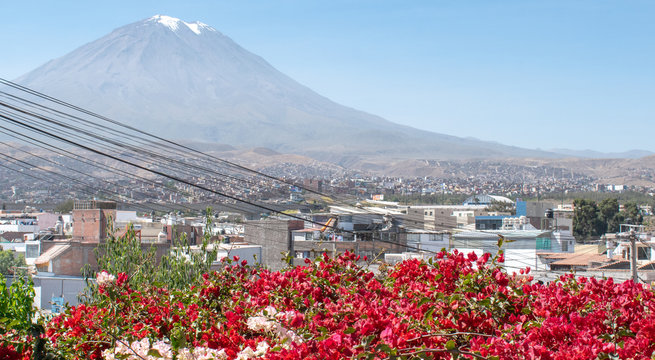 Volcan Misti en Arequipa visto desde el mirador Yanahuara