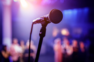 The microphone on stage before the artist performance. - obrazy, fototapety, plakaty