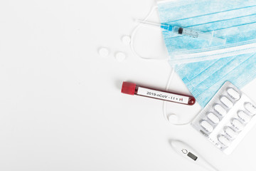 Obraz premium Coronavirus blood test concept. Test tube with Coronavirus positive blood on laboratory desk. Positive blood test result.