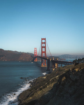 Image of the Golden Gate Bridge in San Francisco with clear skies