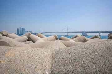 광안리 해변가에서 바라 본 광안대교와 해운대 마린시티