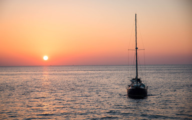 The yacht came ashore while the sun set