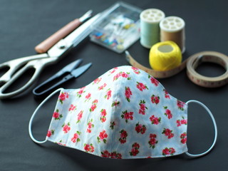 Sew mask By yourself to protect against viruses Covid-19 and dust in the air