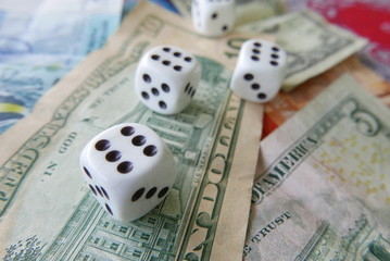 jeu de dés sur billets de banque