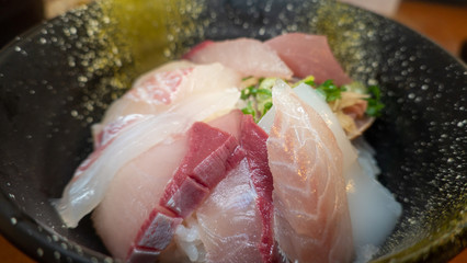 海鮮丼,丼物,食べ物,ちらし寿司,海鮮,刺身,甘海老,サーモン,鮪,本鮪,赤身,鯛,切り身,イクラ,和食,魚介類,料理,魚,マグロ,寿司,食材,まぐろ,丼,日本食,いくら,どんぶり,鮭,甘エビ,本マグロ,本まぐろ,海老,甘えび,新鮮,エビ,ご飯,食事,昼食,鮮魚,日本料理,海産物,日本,ちらしずし,ランチ,和風,鮨,えび,箸,コピースペース
